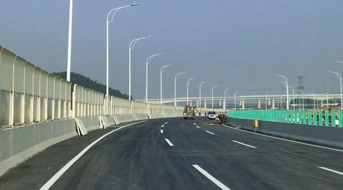 春節(jié)前通車 龍文 龍海快速公路完成鋪瀝青了