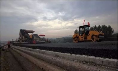 監(jiān)理工程中公路工程路面施工安全管理及路橋附屬工程建筑勞務分包的探討