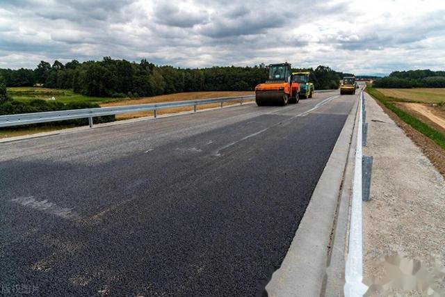 公路項目路面透層、封層和粘層施工方案